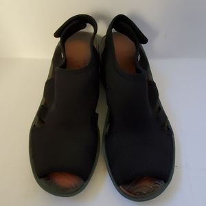 BZEES sandals